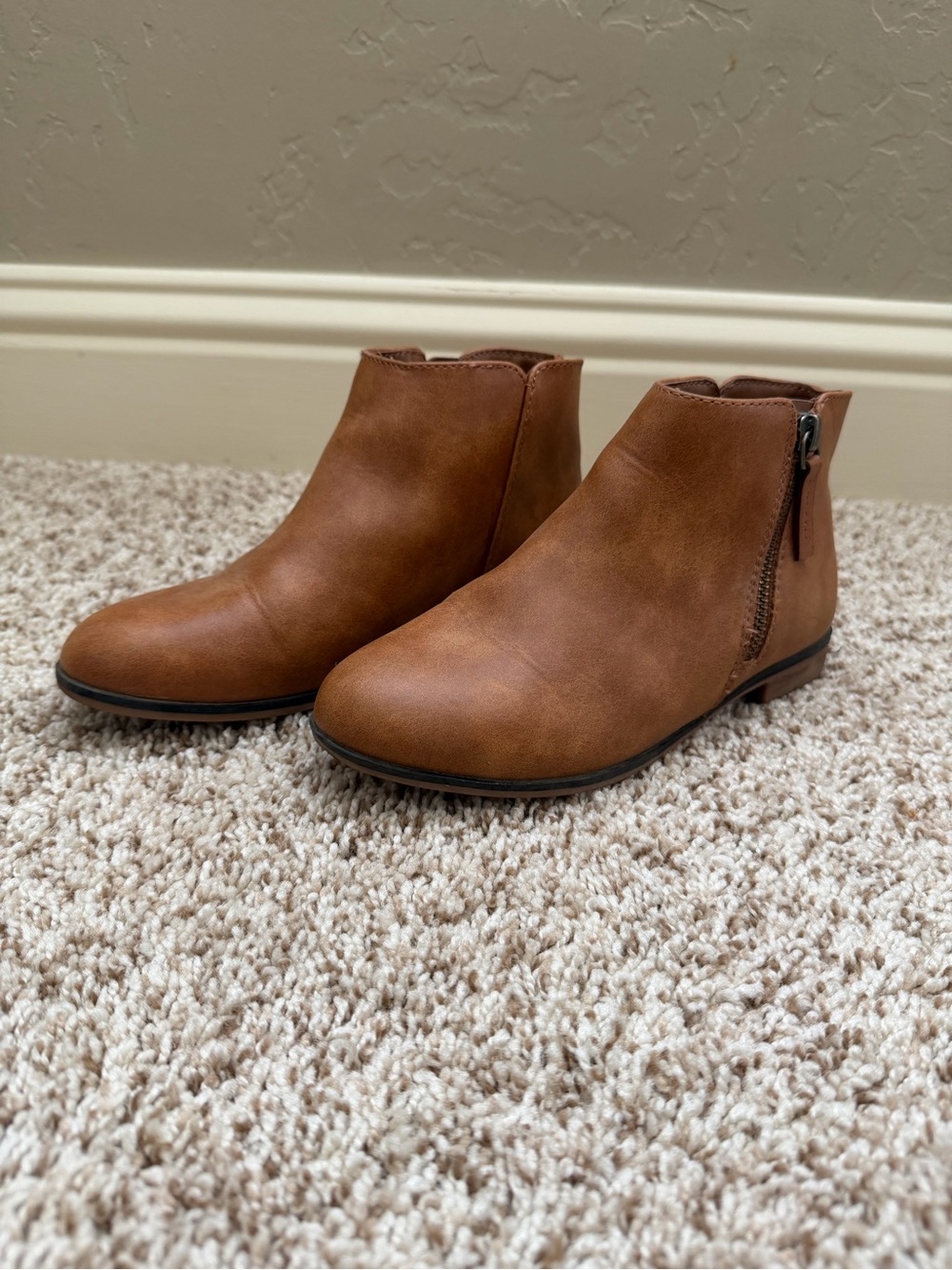Cat & Jack Tan Brown Ankle Booties with Side Zip